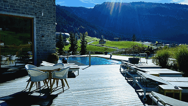 Aussenpool Hotel mit Pool Alpen Österreich